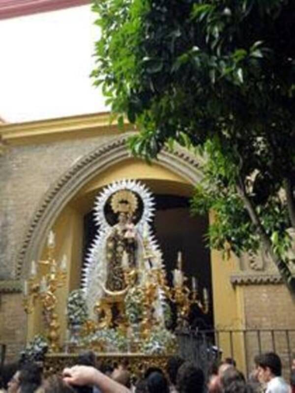 La virgen del Carmen la reina de las procesiones de gloria