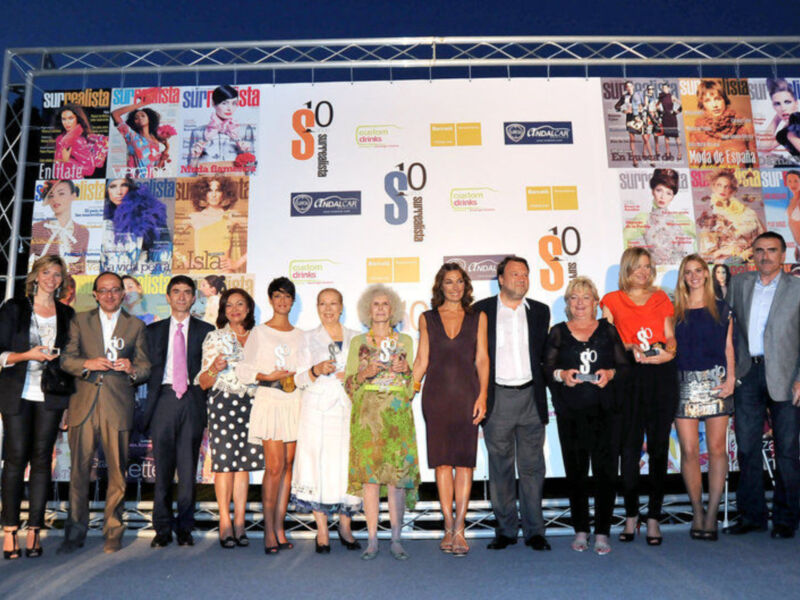La duquesa de Alba y Marina Bernal homenajeados en la Gala X Aniversario Surrealista