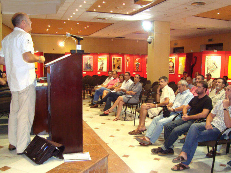 La Plataforma POR UN HORIZONTE SIN MOLINOS plantea estategias con grupos políticos y colectivos de Rota