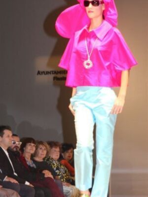 Agatha Ruiz de la Prada recibe en Sevilla un premio por su dedicación a la moda