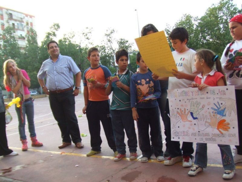 Nace la Biblioteca de los Sueños en el colegio Manuel Giménez Fernández en las Tres Mil Viviendas