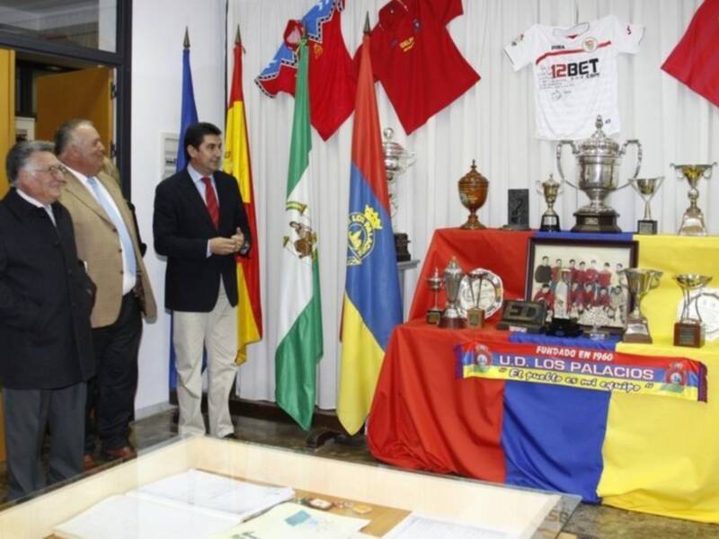  La  unión deportiva los palacios  conmemora su 50 aniversario con una exposición y la presentación de la mascota Genaro