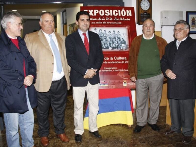 La unión deportiva los palacios conmemora su 50 aniversario con una exposición y la presentación de la mascota Genaro
