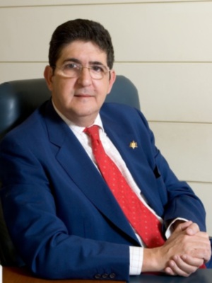 José Joaquín Gallardo gana 1874 a 371 y 27 ,por amplia mayoria las elecciónes como decano del Colegio de Abogados de Sevilla