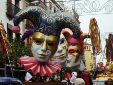 Los Reyes Magos reparten ilusión por las calles de Triana