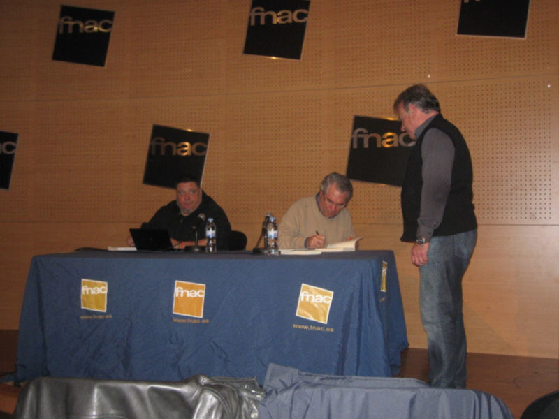 Luis Martín presentó en Barcelona El arma de los invisibles