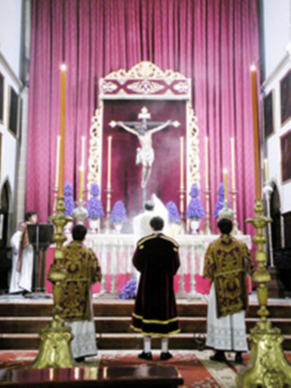 Galería del Altar de Quinario en Honor al Cristo de Burgo de la ciudad de Sevilla