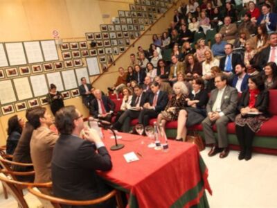 La Duquesa de Alba, del brazo de Fran y Julián Contreras desmiente que se haya casado 