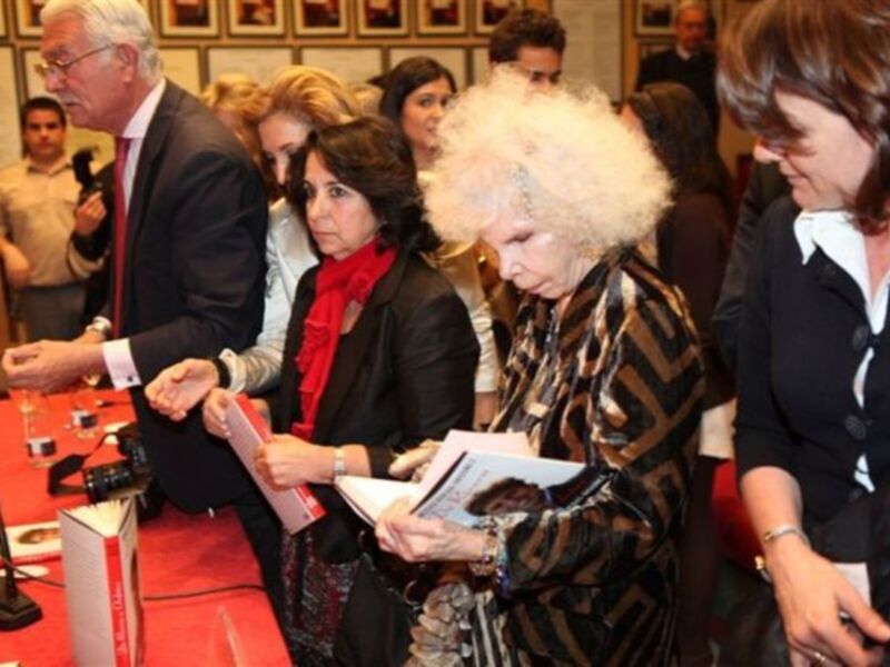 La Duquesa de Alba, del brazo de Fran y Julián Contreras desmiente que se haya casado 