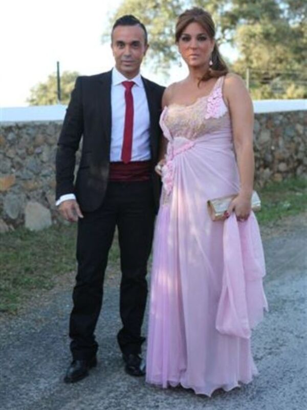 Rocío Carrasco con Fidel Albiac, espectacular en la boda de su prima Rosario