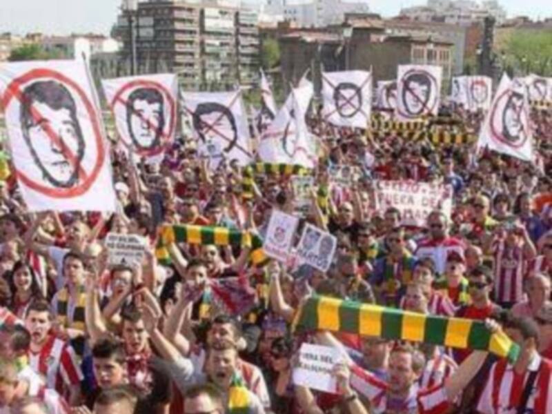 Atléticos por el cambio exige a Comunidad y Ayuntamiento que cesen su relación con los gestores del Atlético de Madrid