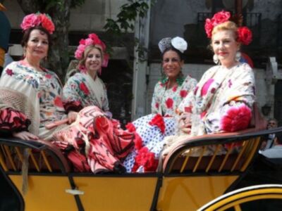 La Duquesa de Alba, con mantilla, madrina de la exhibición de enganches  