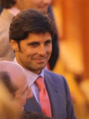 Fran Rivera, Espartaco y Patricia rato coinciden en la maestranza para ver a Cayetano rivera.  