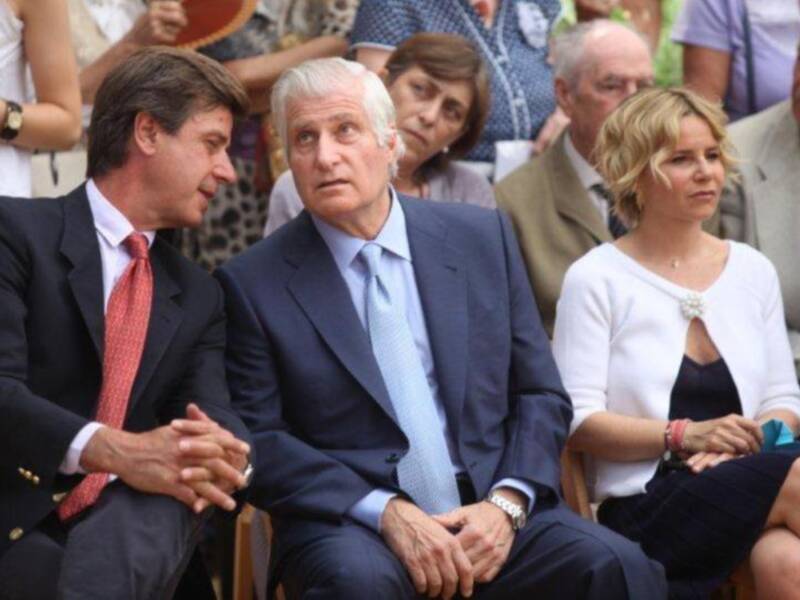La duquesa de Alba inaugura su estatua en Sevilla rodeada de todos sus hijos menos Jacobo