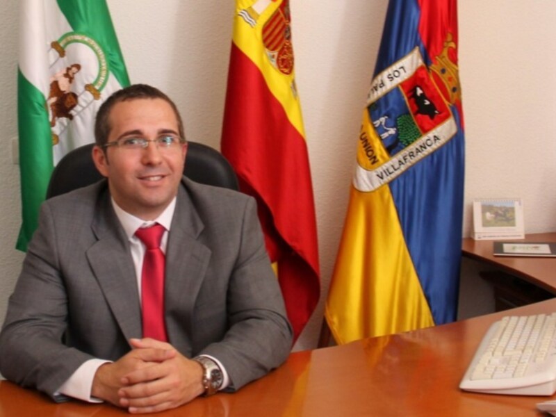 El candidato de IP-IU, juan manuel valle, nuevo alcalde de los Palacios y Villafranca