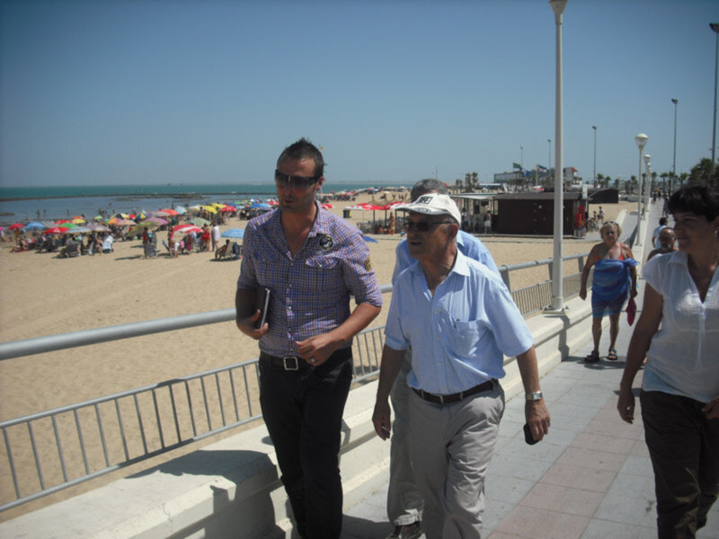El concejal de Playas visita las obras de adecuación de la rampa de la playa Cruz del Mar(Chipiona)