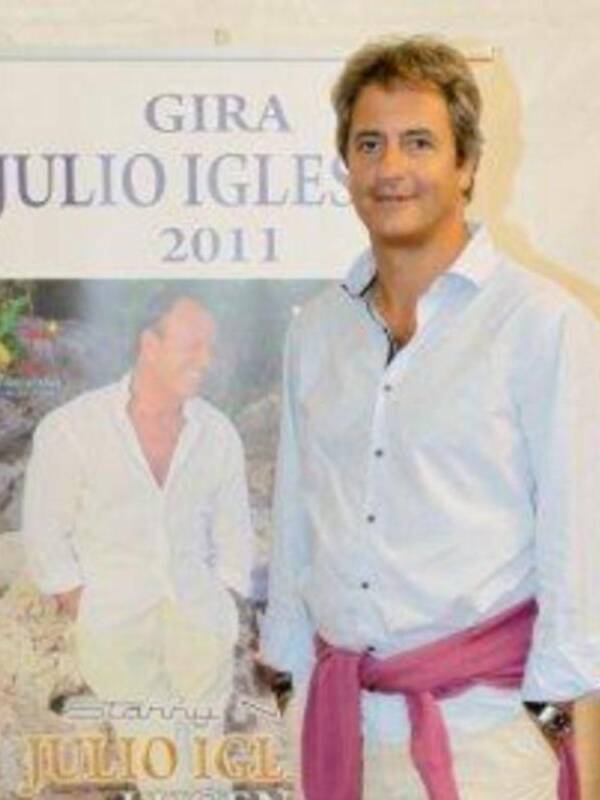 Julio Benítez el cordobés asistió a ver el concierto de su padrino julio iglesias en Lucena