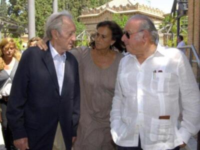 Litri, Carolina Herrera, Curro Romero, Carmen Tello acompañan a Julio Aparicio en el entierro de su madre la bailaora Maleni Loreto en Sevilla