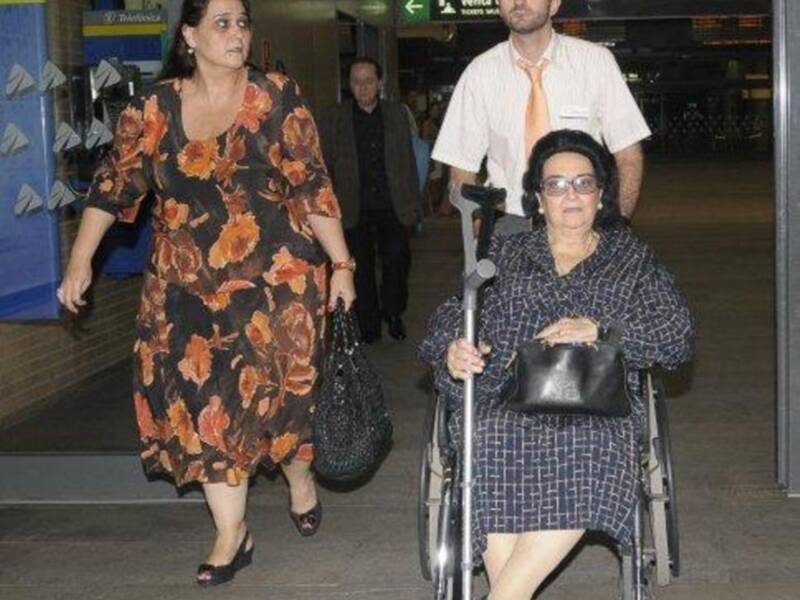 Monserrat obligada a usar silla de ruedas por una caída