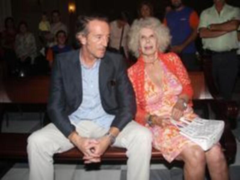 La Excma. Sra. Duquesa de Alba y Don Alfonso Diez se dieron el si quiero esta tarde  en el Palacio de Dueñas, Residencia en Sevilla de los Duques de Alba.