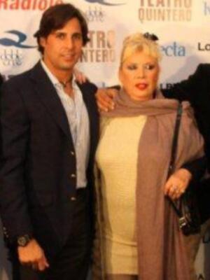 Francisco Rivera, con su novia Lourdes, feliz por la paternidad y la boda de su hermano pequeño