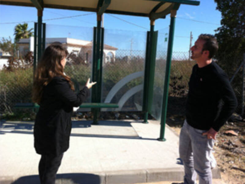 Trasladada la marquesina del autobús escolar ubicada en la Escalereta por su peligrosidad(Chipiona) 