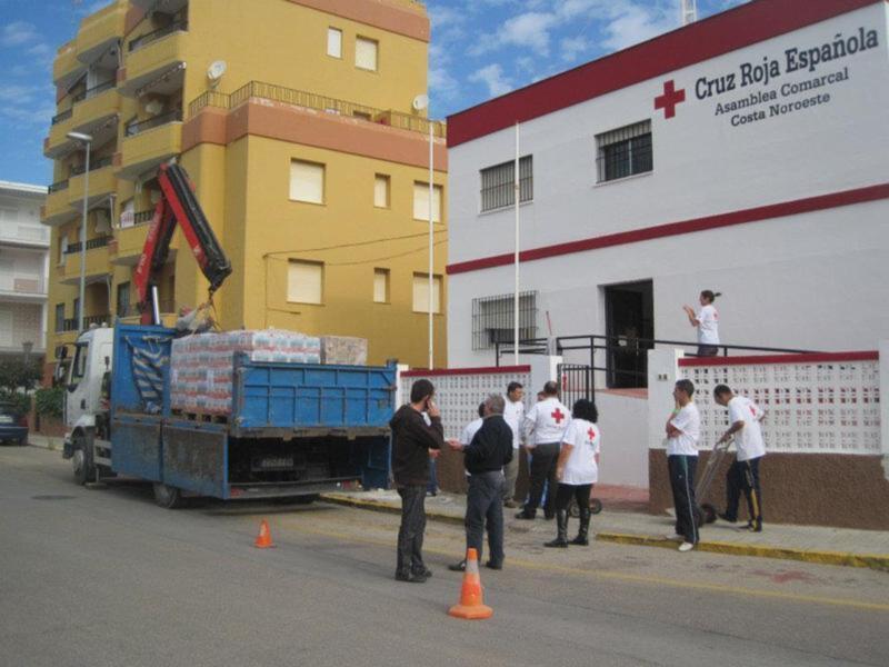 Cruz Roja  de Chipiona reparte  ocho mil kilos de alimentos para necesitados