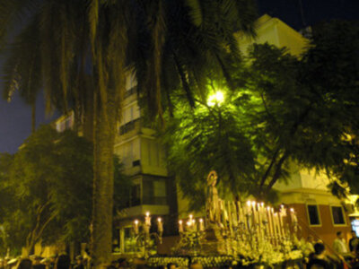 Pio XII y Begoña con la fe de la Milagrosa Sevillana.