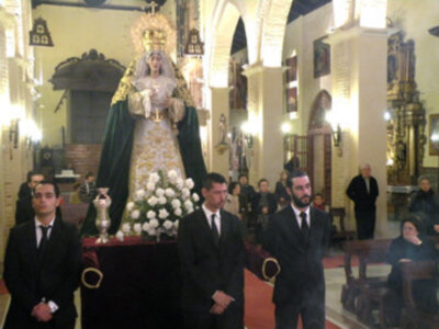 Procesión claustral de la virgen de la Esperanza de la Hermandad de Jesús Nazareno de Alcalá del Río.