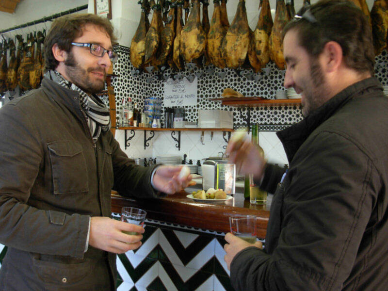 Mosto Paquito abre sus puertas en Pio XII a precios muy asequibles.-(Chipiona)