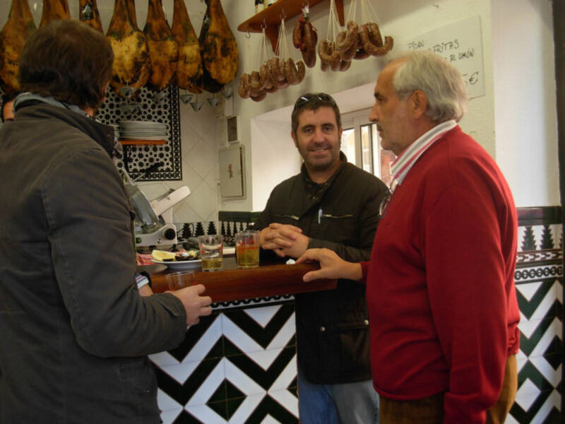 Mosto Paquito abre sus puertas en Pio XII a precios muy asequibles.-(Chipiona)