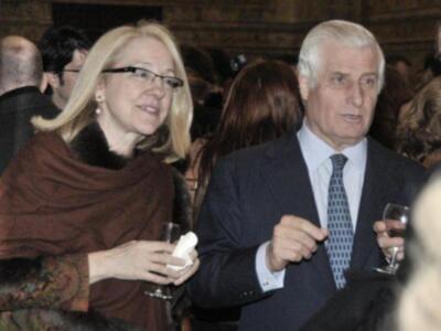 La duquesa de Alba presenta por fin sus memorias con su marido y tres de sus hijos