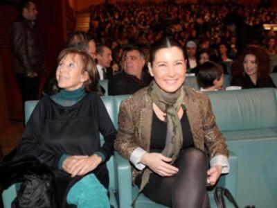  Sara Baras  recogió premio el público acompañada de su madre  