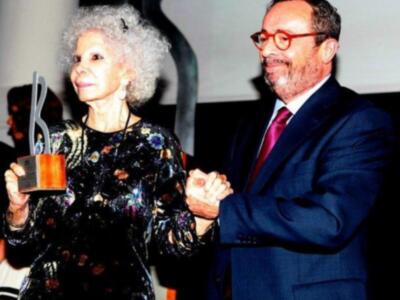 La duquesa de Alba premiada por Onda Cero