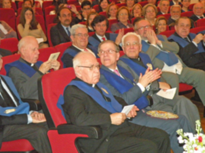 Ilustres Becario de Honor y de la visita extraordinaria a Sevilla de S.E.R. Cardenal Ángelo Amato (SDB), en el Colegio Mayor San Juan Bosco.