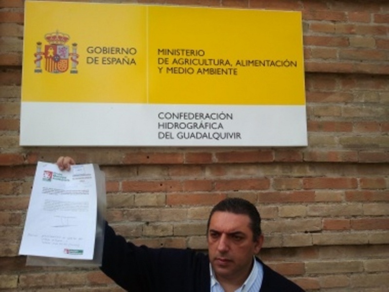 La coalición partido andalucista  compromiso con lora presentaron las mociones para el arreglo de la carretera del veredón y la puesta en marcha de los ascensores en la estación de RENFE