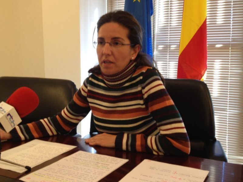 Elvira Jiménez anuncia dos nuevos plazos para presentar facturas de proveedores en los diez primeros días de abril y de mayo(Chipiona)