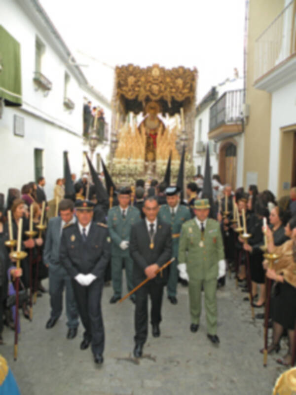 La lluvia dio una tregua en el Viernes Santo de Alcalá del Río.