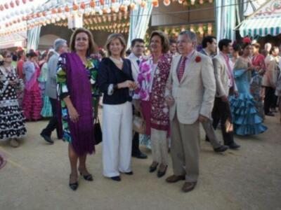 Numerosos personajes conocidos en Feria de Sevilla 2012