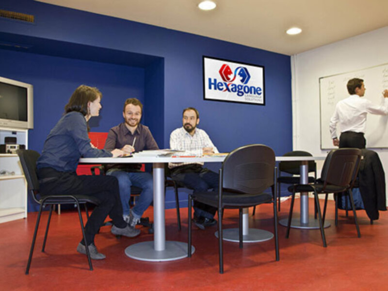 Hexagone, centro de enseñanza de idiomas, reduce la inversión inicial para poner en marcha su franquicia