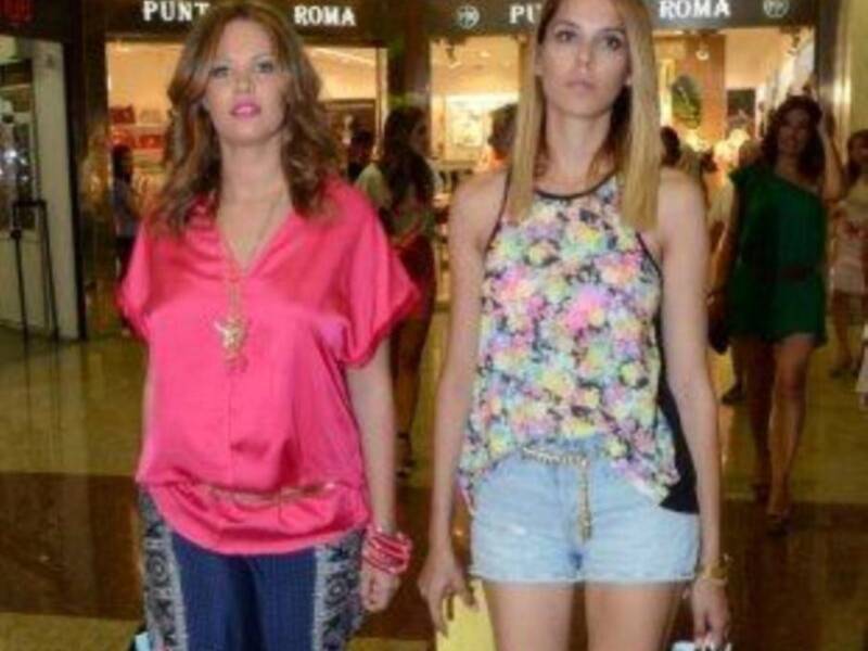Jessica Bueno jurado de un certamen de modelos el mismo día que Isabel Pantoja se sentaba en el banquillo