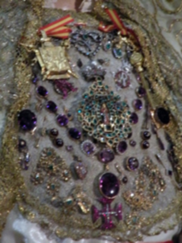 La Virgen de los Reyes patrona de la Archidiócesis de Sevilla, ha regresado a la capilla Real.