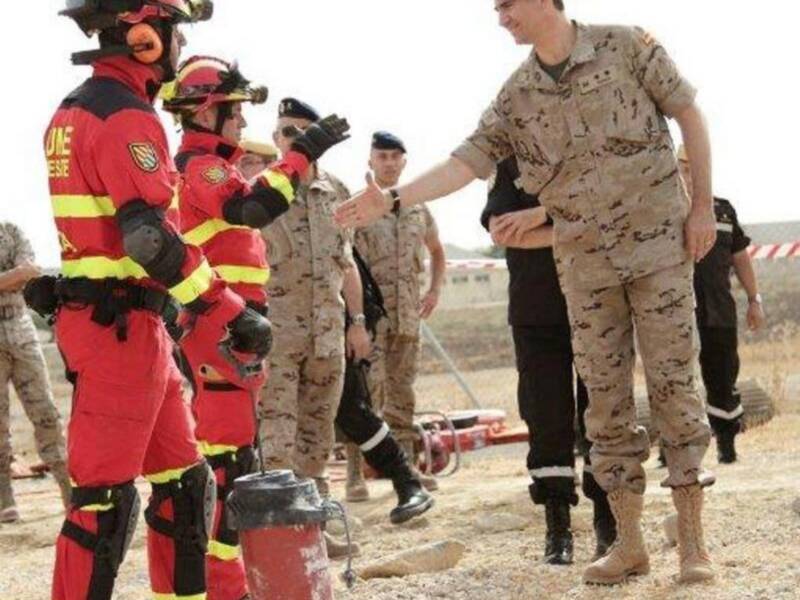 El príncipe Felipe en la base de Morón en una exhibición operativa de la UME
