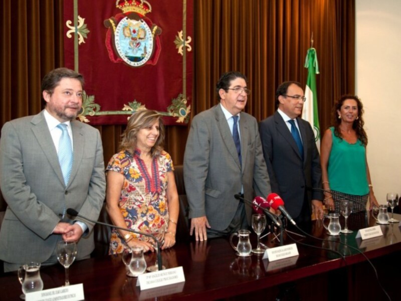 El Colegio de Abogados de Sevilla, junto a otros colegios profesionales, donarán 9.000 euros al mes a Cáritas