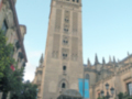 La Giralda, la torre de la Catedral de Sevilla, es una maravilla arquitectónica que domina el skyline de la ciudad. Sus detalles históricos y su majestuosidad son testigos vivientes de la arquitectura hispana.