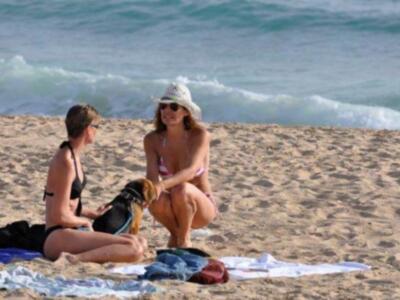 Raquel Revuelta disfruta en bikini de las playas de Cádiz, en plena forma física