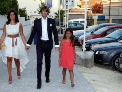 Juan José Padilla con su mujer y su hija Paloma presentó su biografía en Chipiona