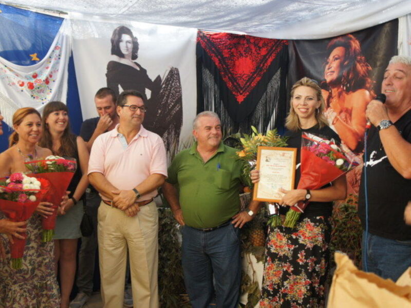 La periodista Marina Bernal fue Madrina de la Asociación Década 60/70 en la Fiesta de la Virgen de Regla de Chipiona 2012.-