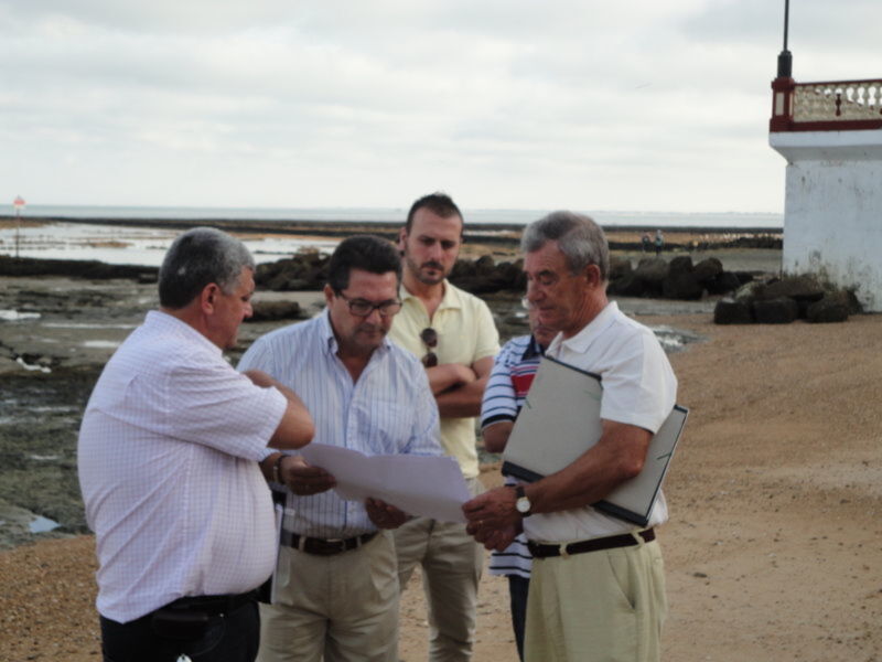 Alcaldía y Playas estudian la posibilidad de dotar a la playa de las canteras de dos nuevos espacios miradores dentro del paseo(Chipiona)