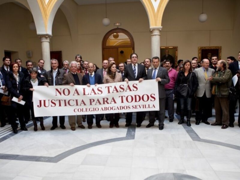 Abogados andaluces irán al TC si el Gobierno aprueba su "vergonzosa" Ley de Tasas